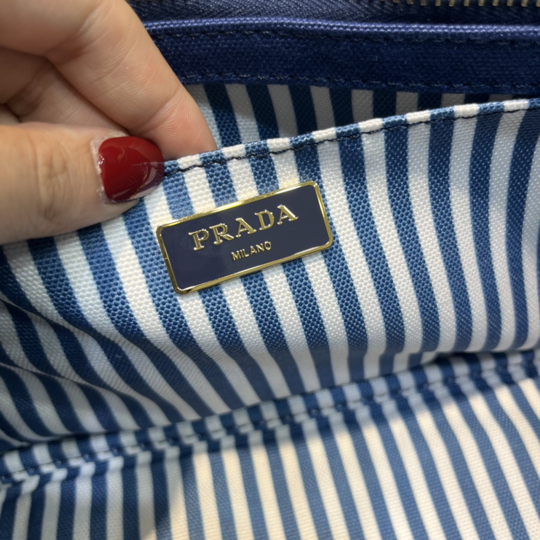 Pra*a canapa tote bag