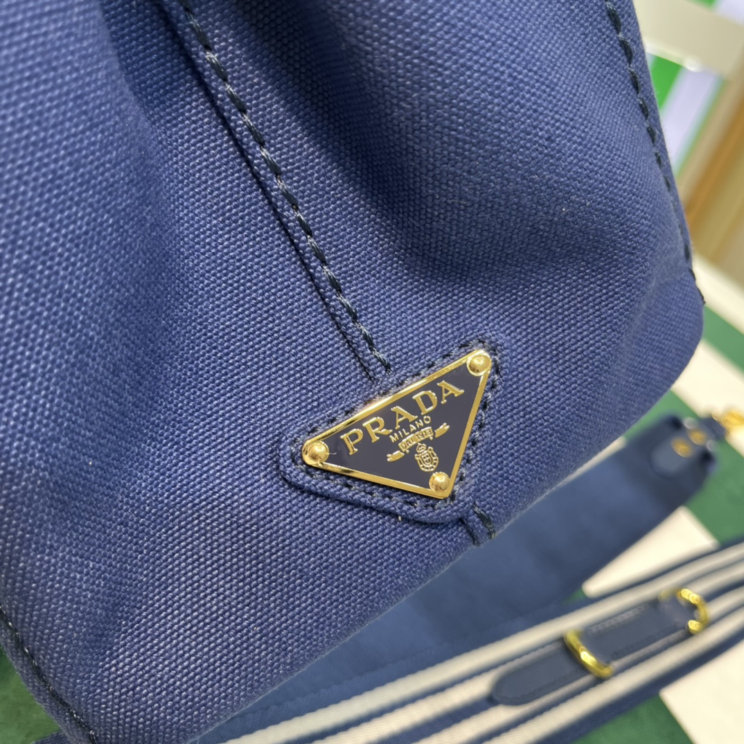 Pra*a canapa tote bag