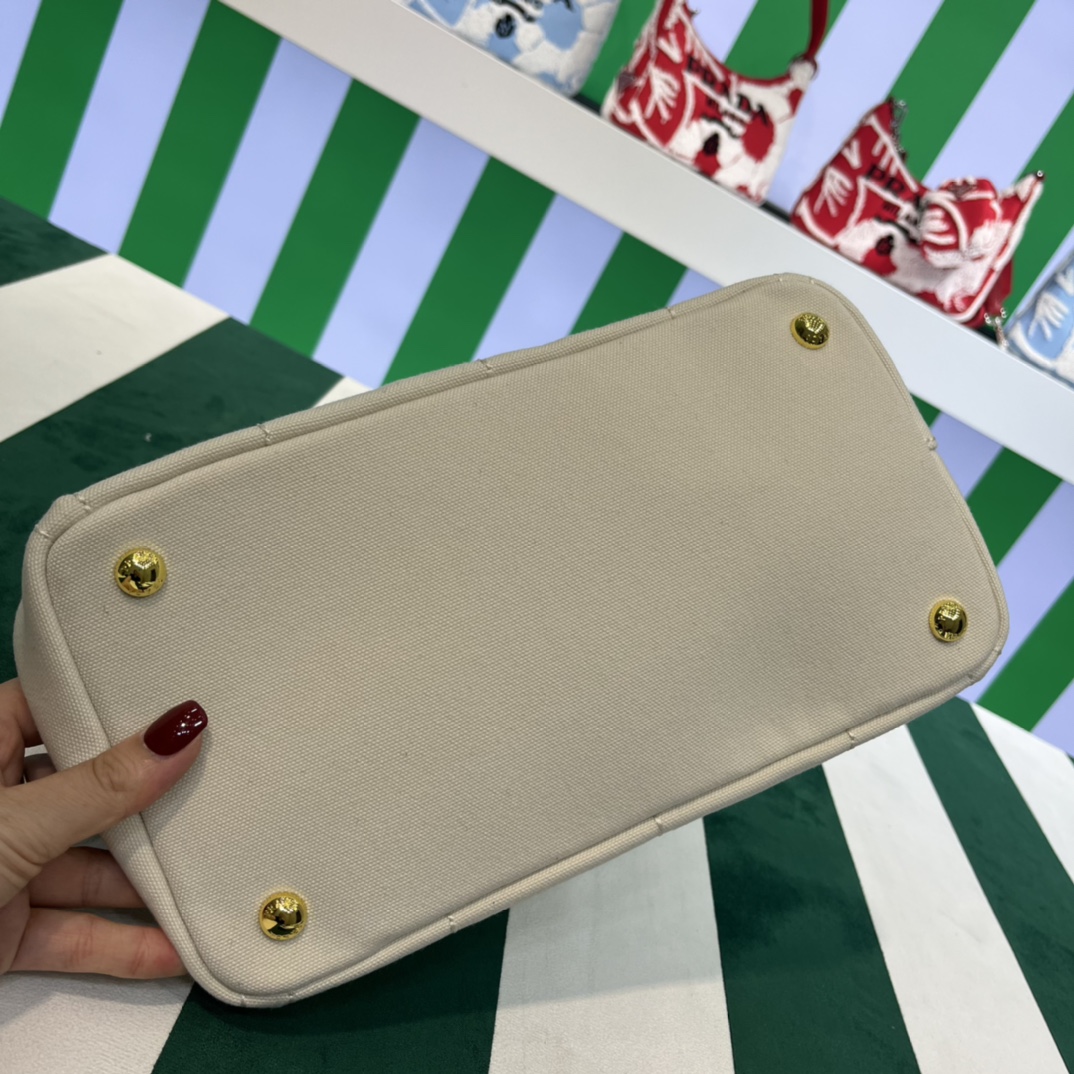 Pra*a canapa tote bag