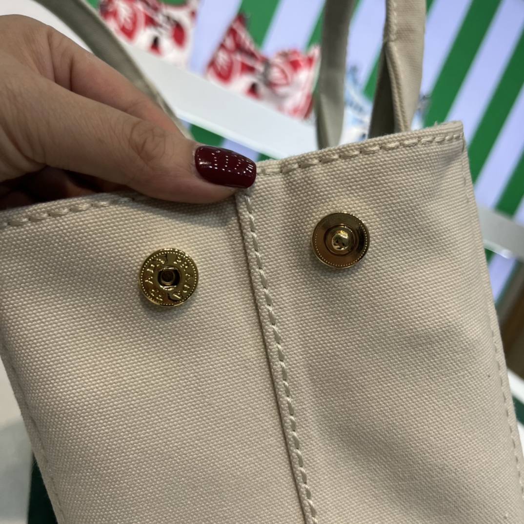 Pra*a canapa tote bag