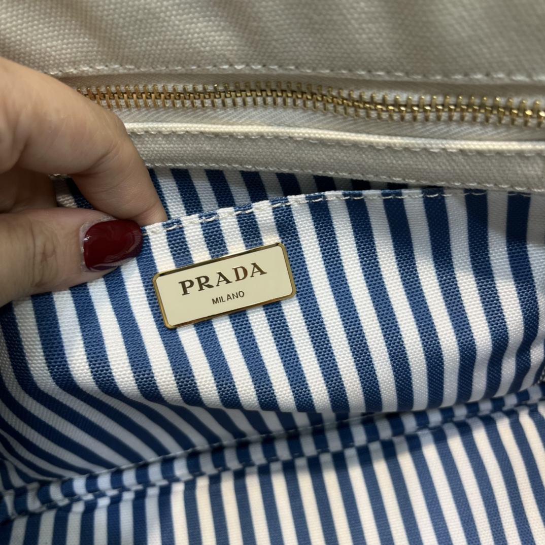 Pra*a canapa tote bag