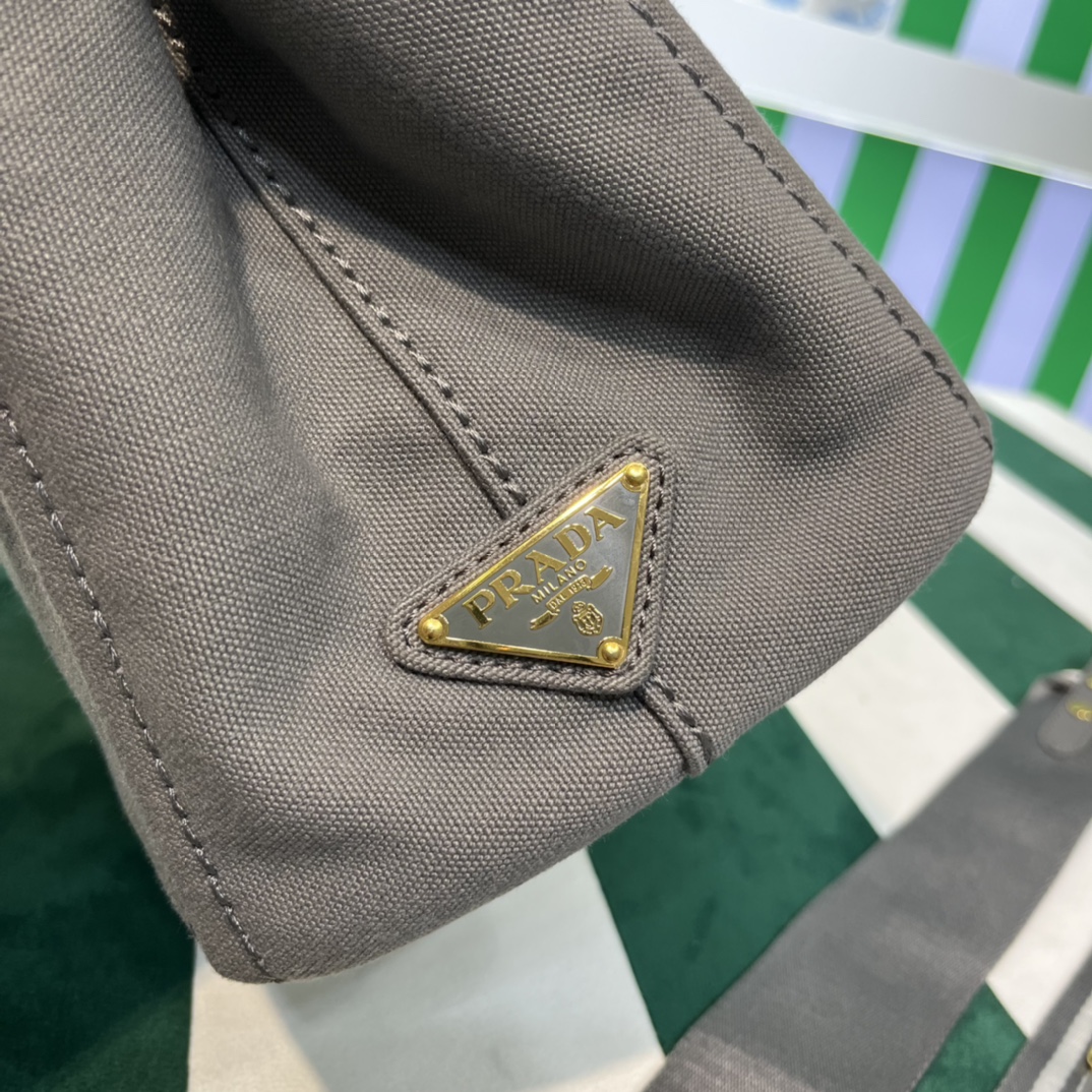 Pra*a canapa tote bag