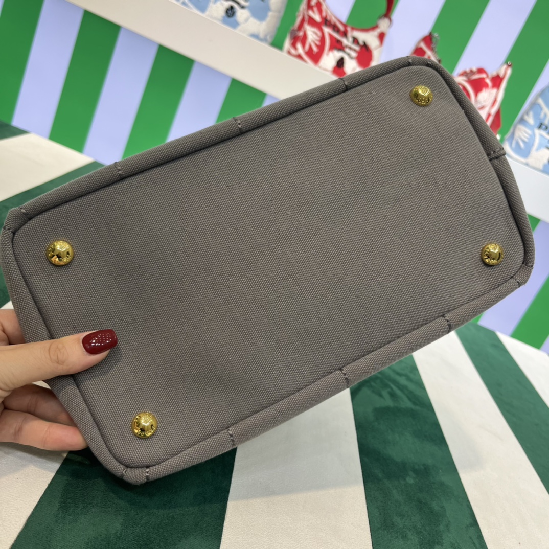 Pra*a canapa tote bag