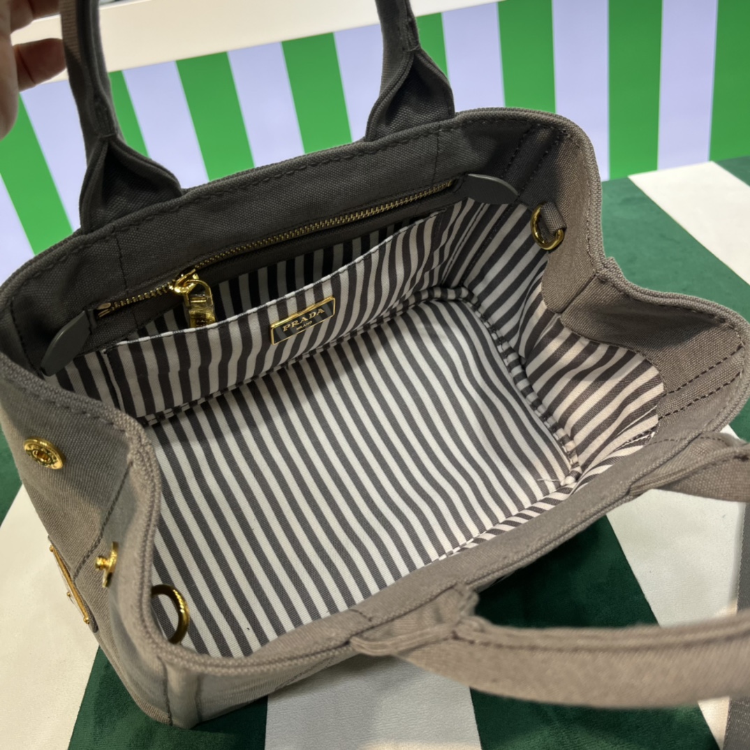 Pra*a canapa tote bag