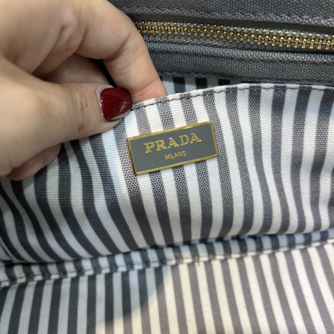 Pra*a canapa tote bag