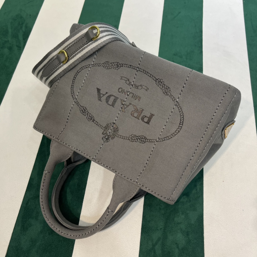 Pra*a canapa tote bag