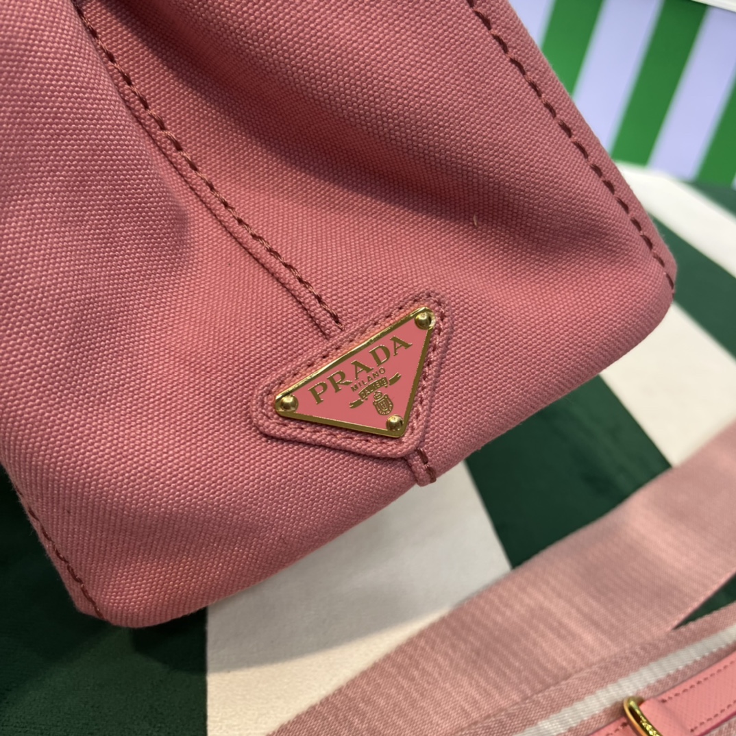 Pra*a canapa tote bag