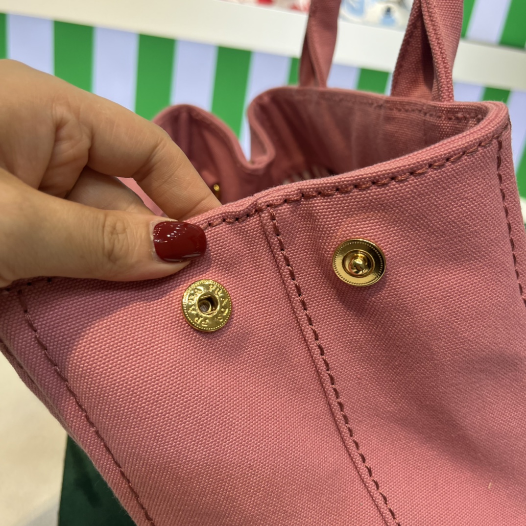 Pra*a canapa tote bag