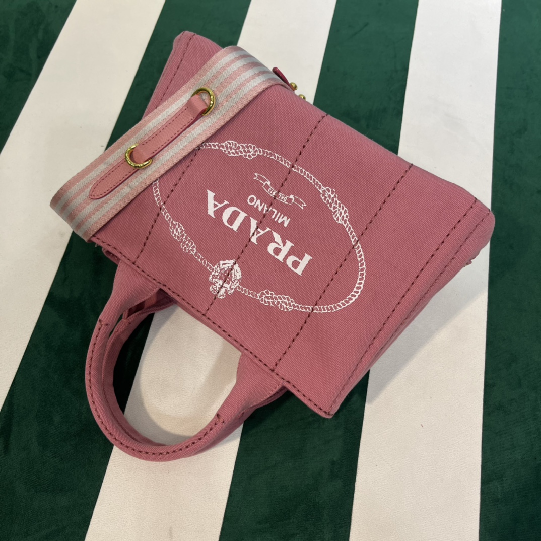 Pra*a canapa tote bag