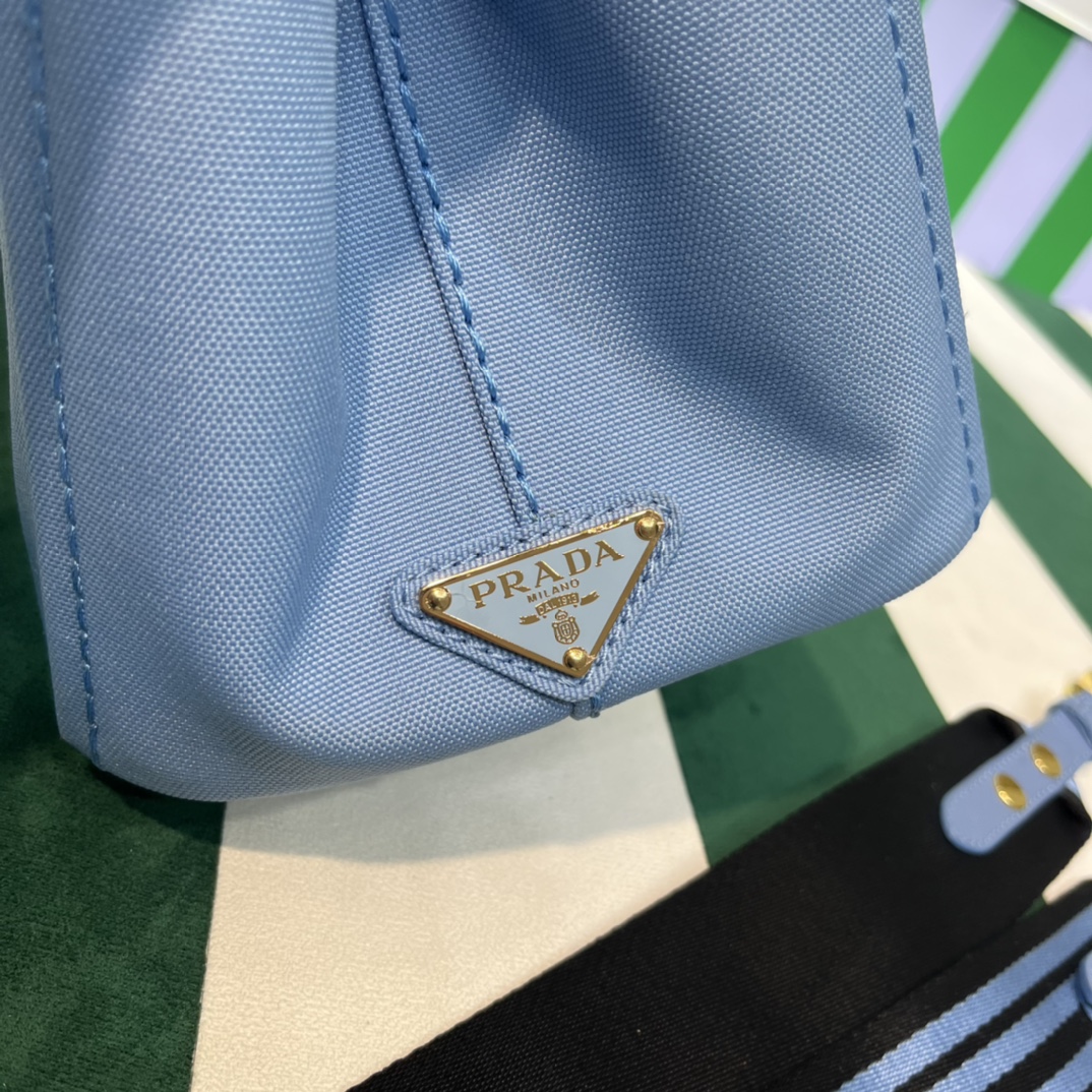 Pra*a canapa tote bag