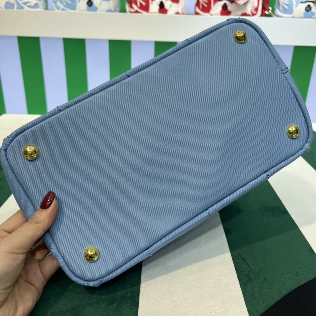 Pra*a canapa tote bag