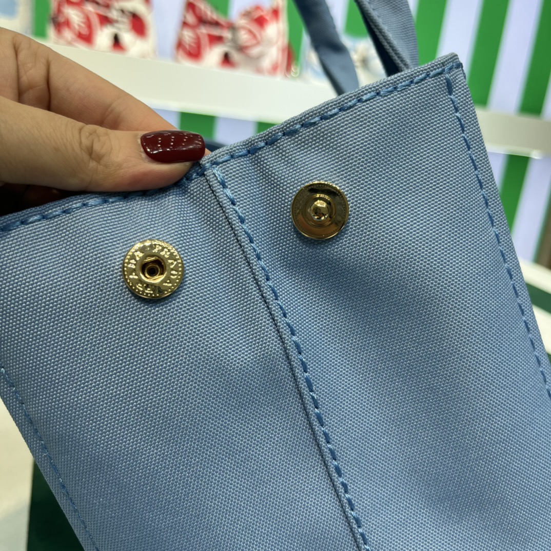 Pra*a canapa tote bag