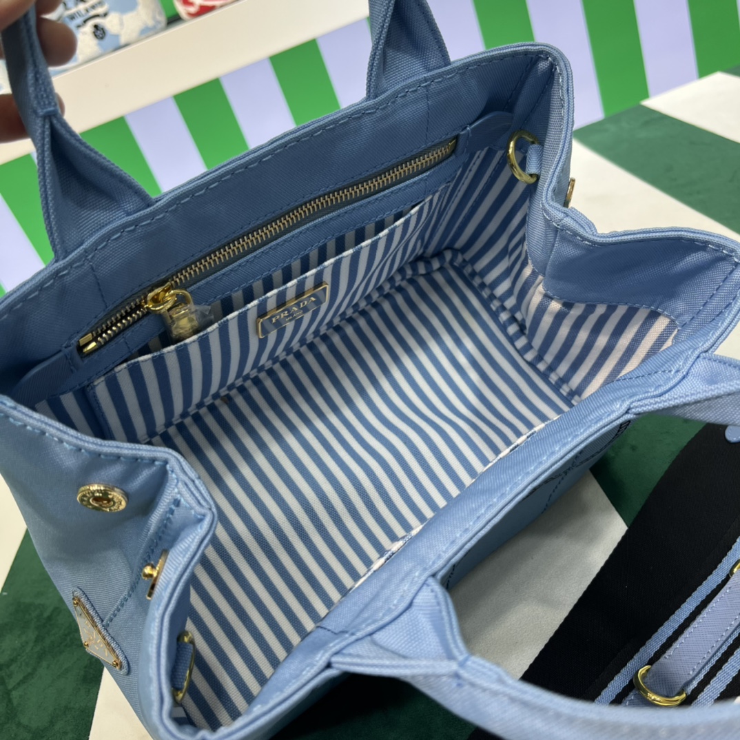 Pra*a canapa tote bag