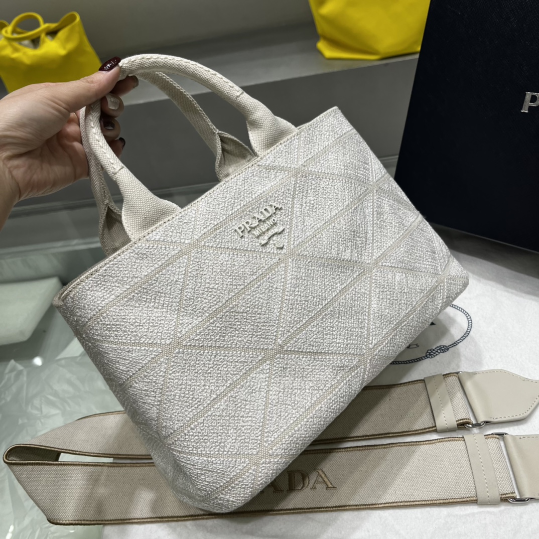 Pra*a canapa tote bag