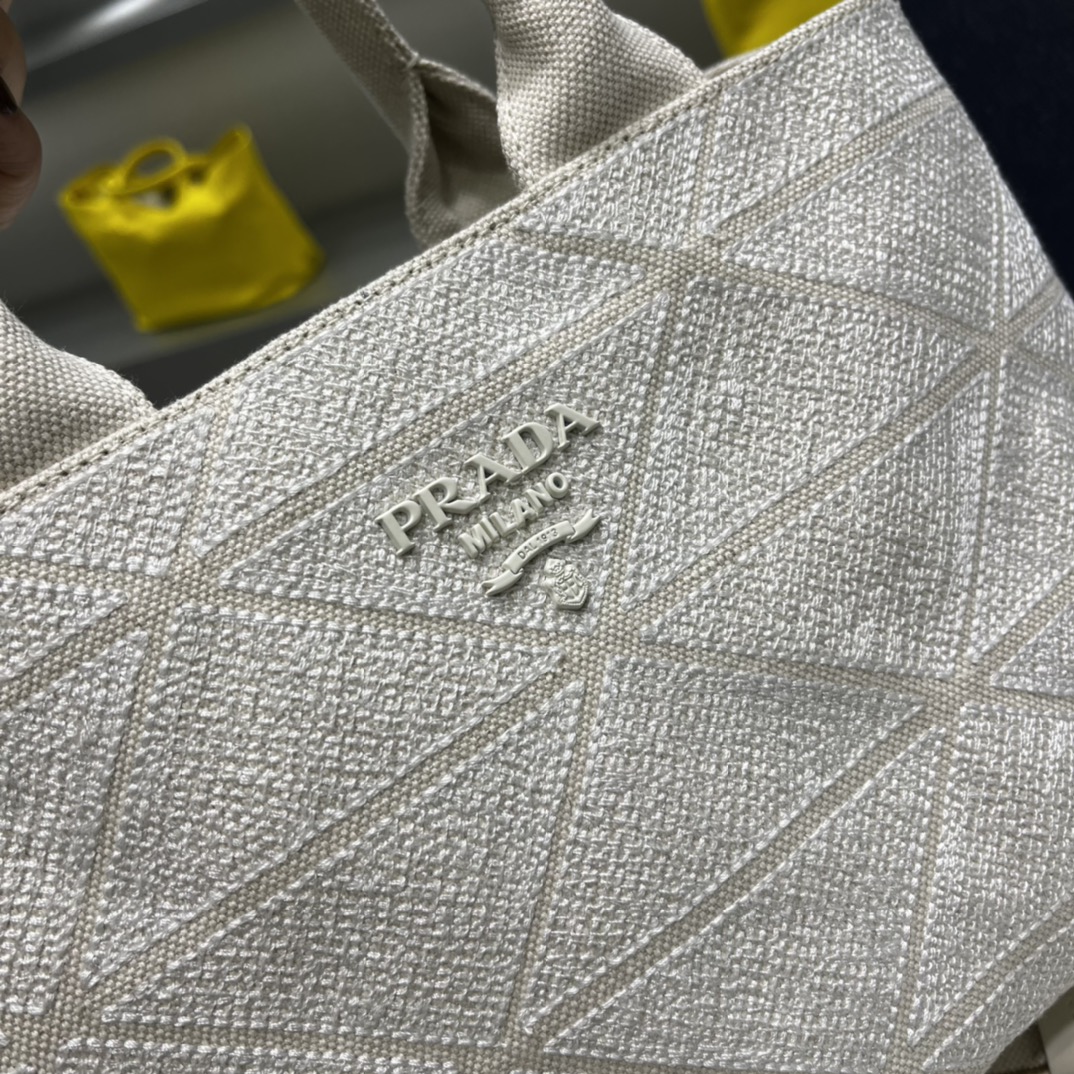 Pra*a canapa tote bag