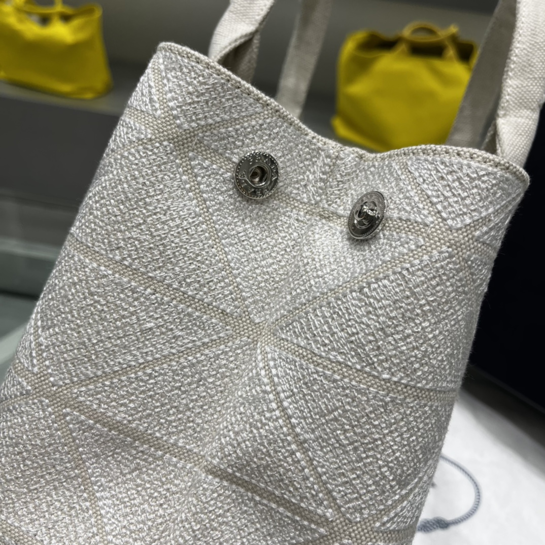 Pra*a canapa tote bag