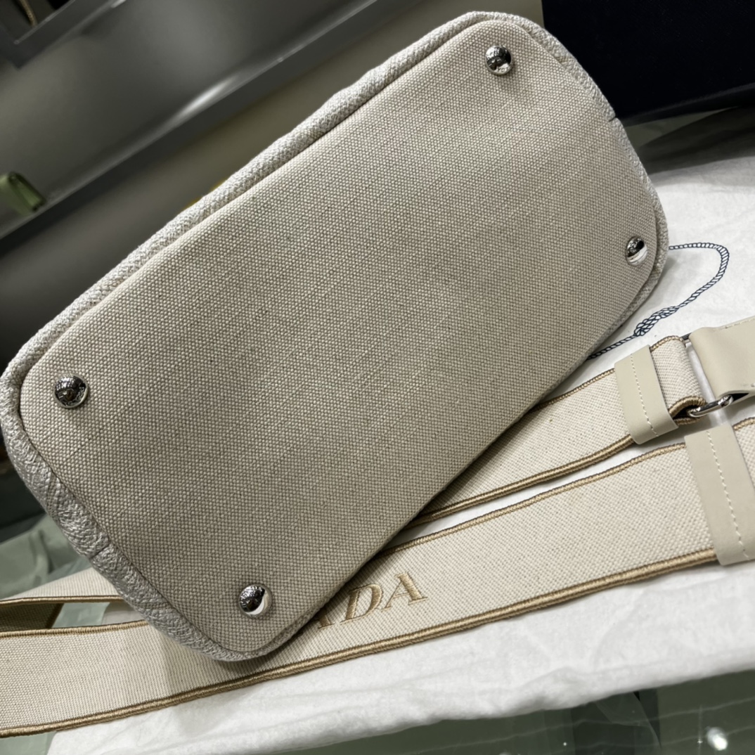 Pra*a canapa tote bag