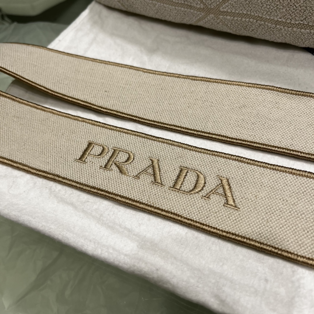 Pra*a canapa tote bag