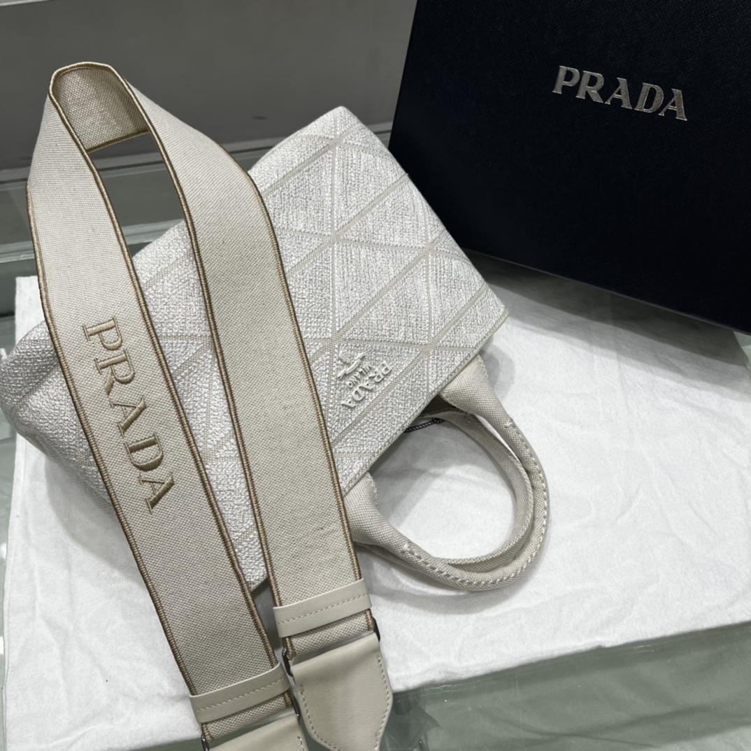 Pra*a canapa tote bag