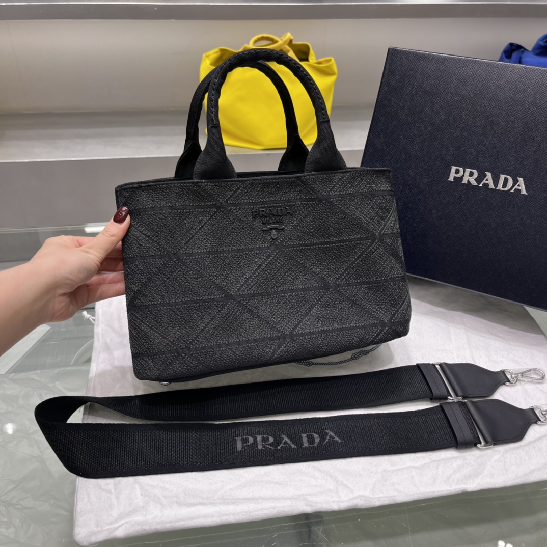 Pra*a canapa tote bag