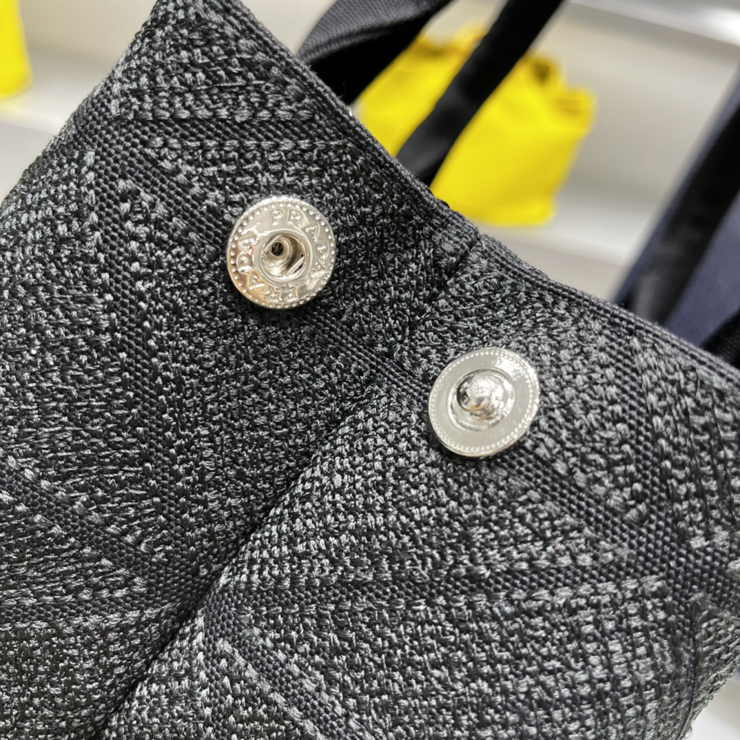 Pra*a canapa tote bag