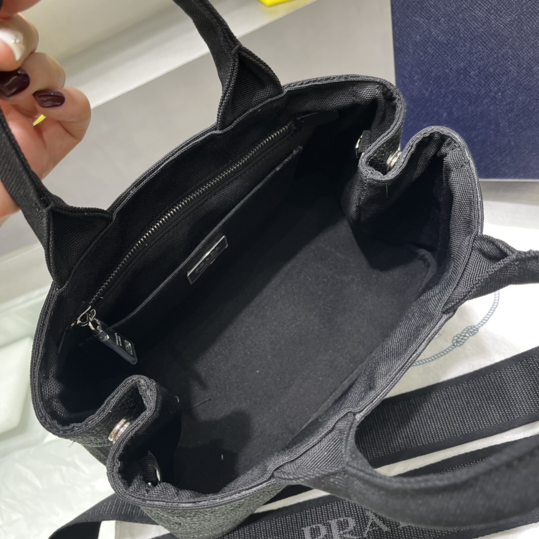 Pra*a canapa tote bag