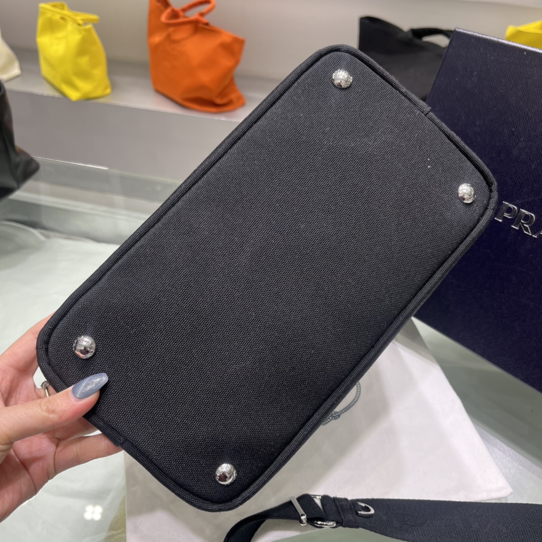 Pra*a canapa tote bag