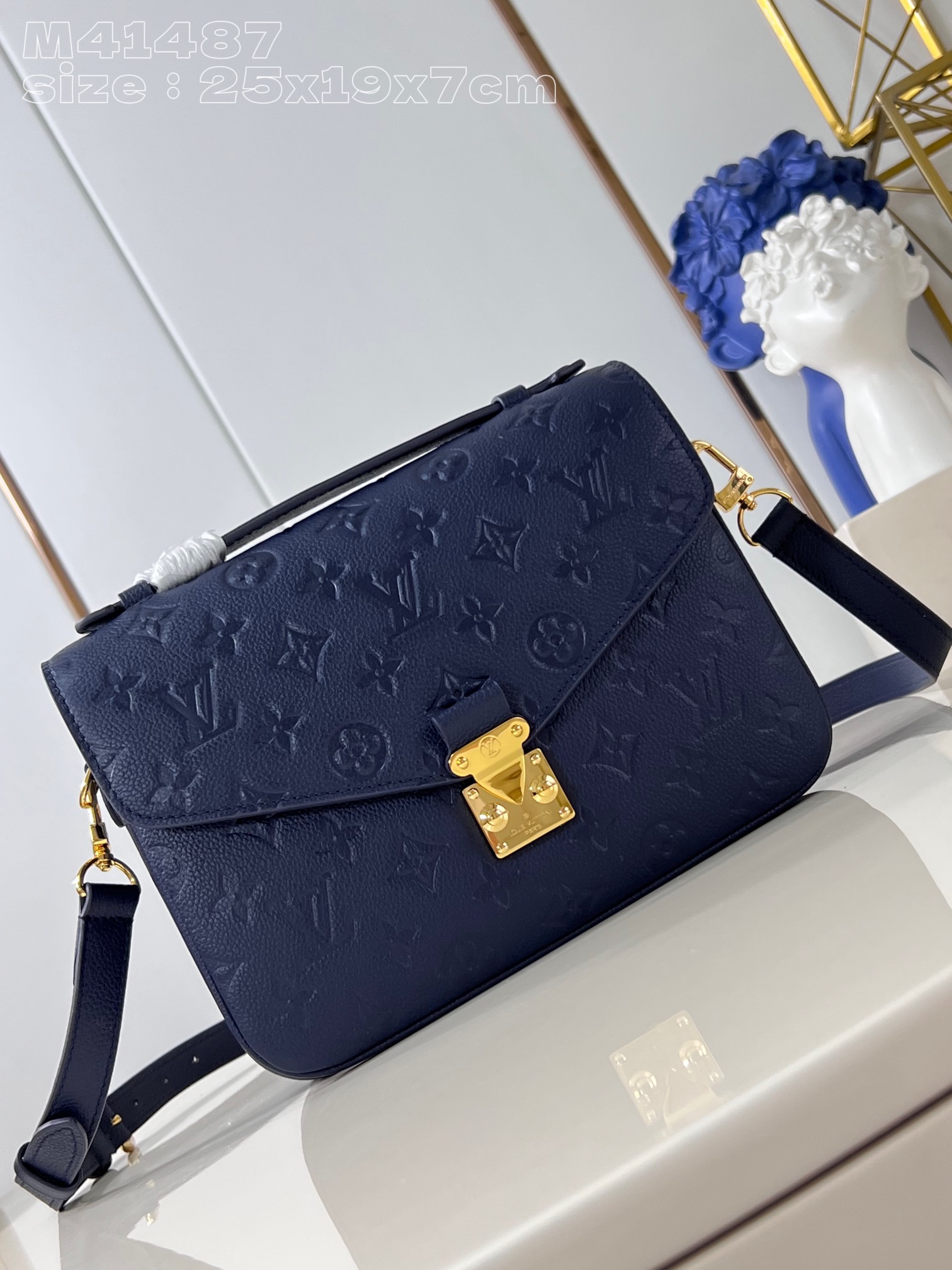 l**is V*t*n pochette metis