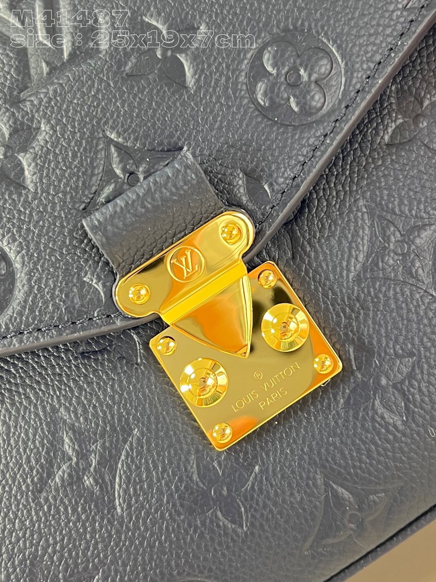 l**is V*t*n pochette metis