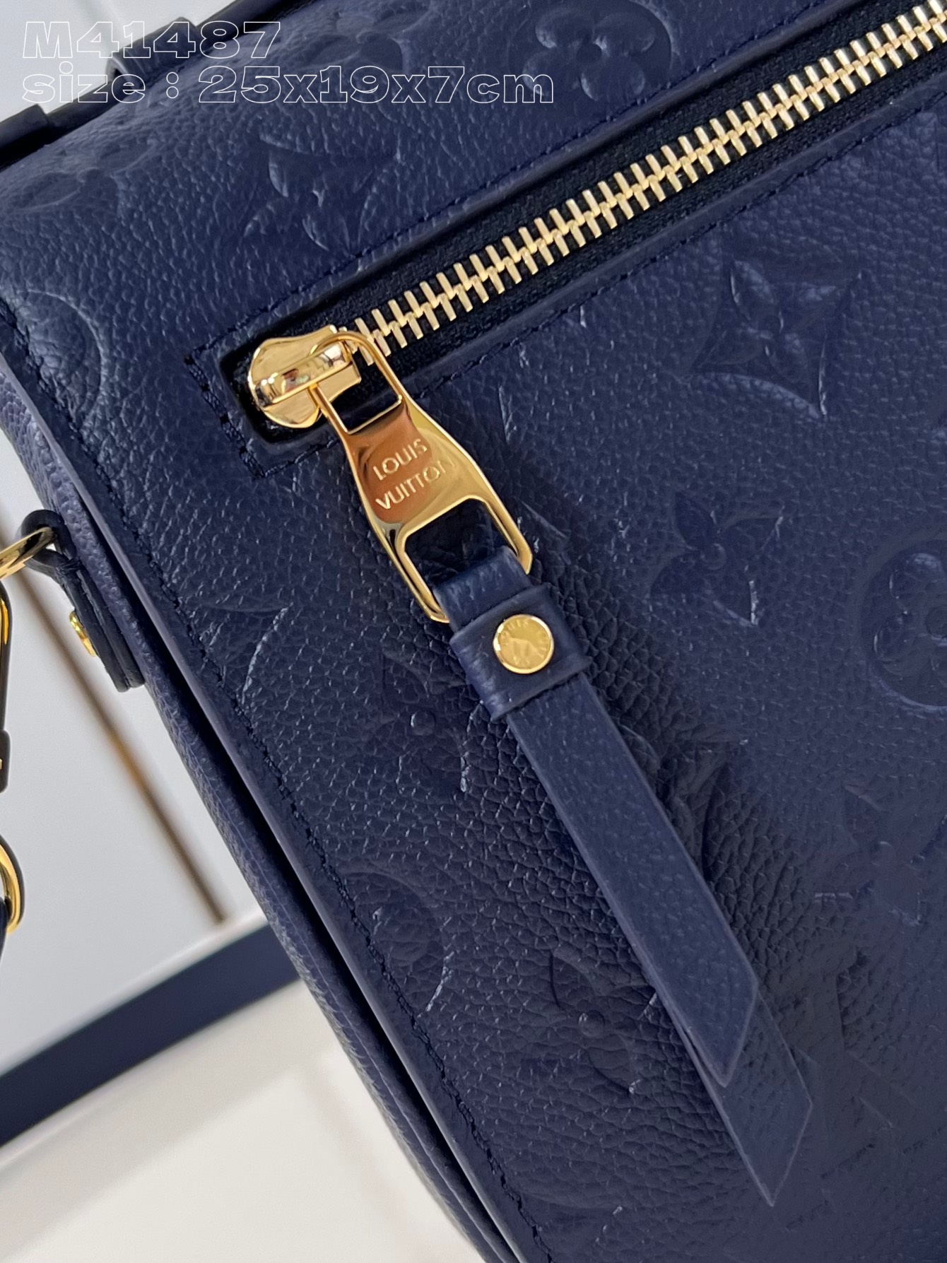 l**is V*t*n pochette metis