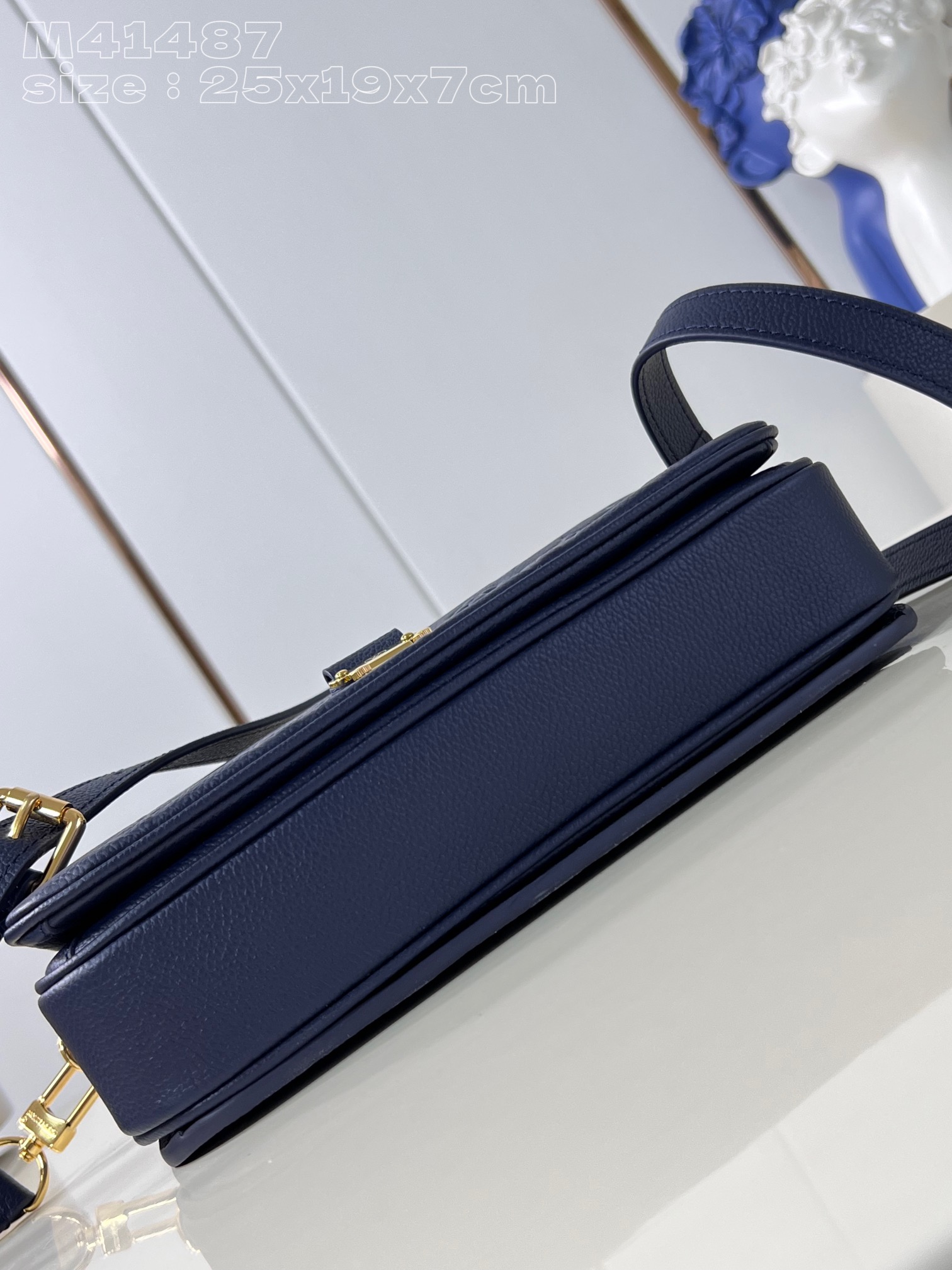 l**is V*t*n pochette metis