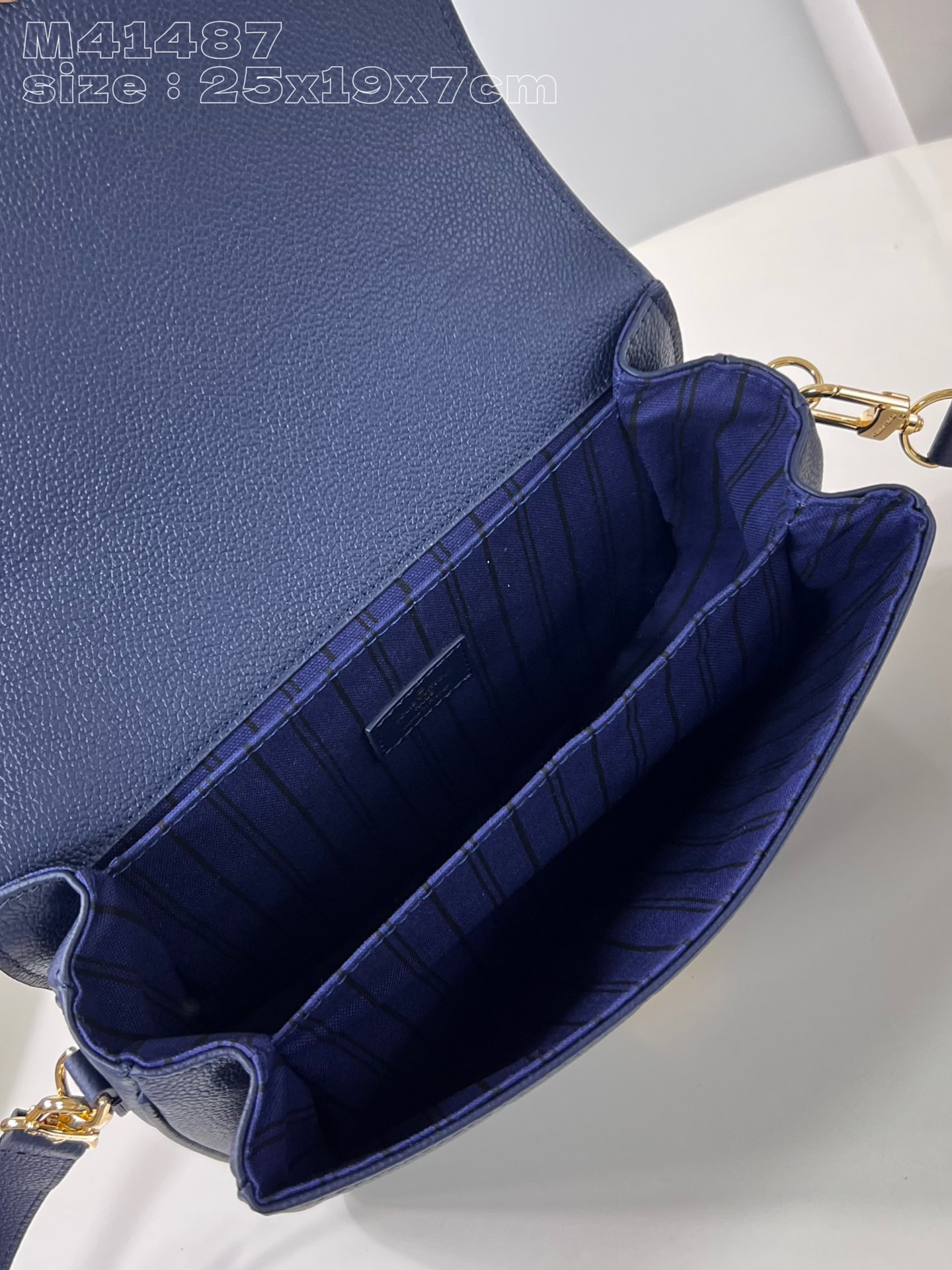 l**is V*t*n pochette metis