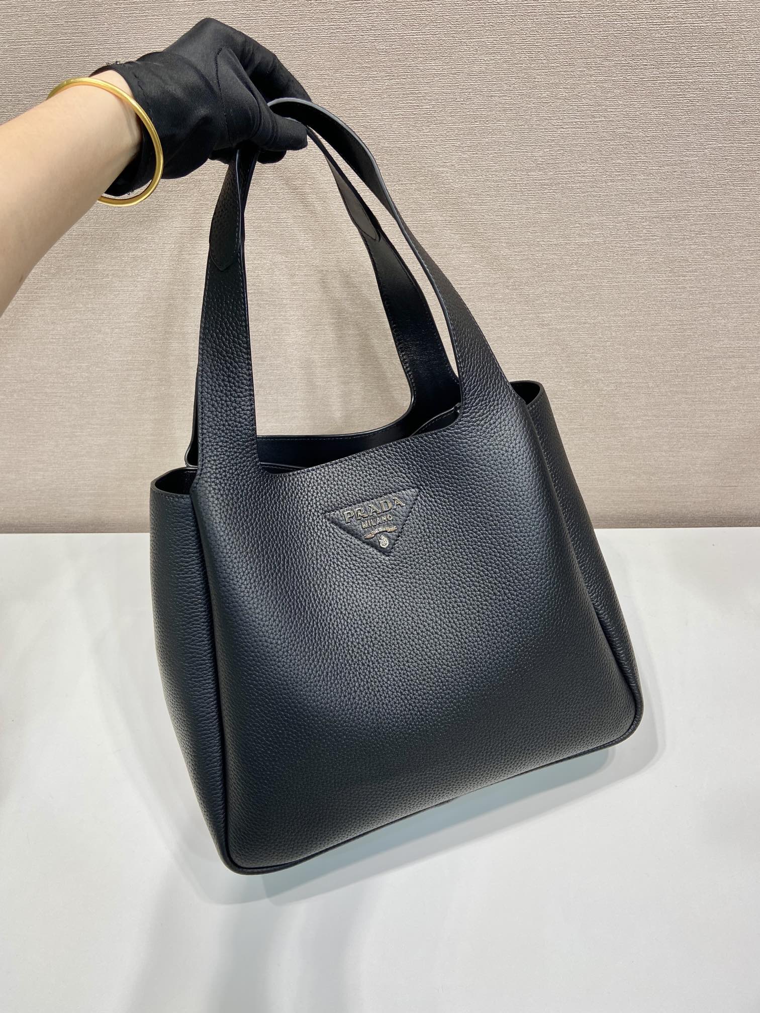 Pra*a large leather tote