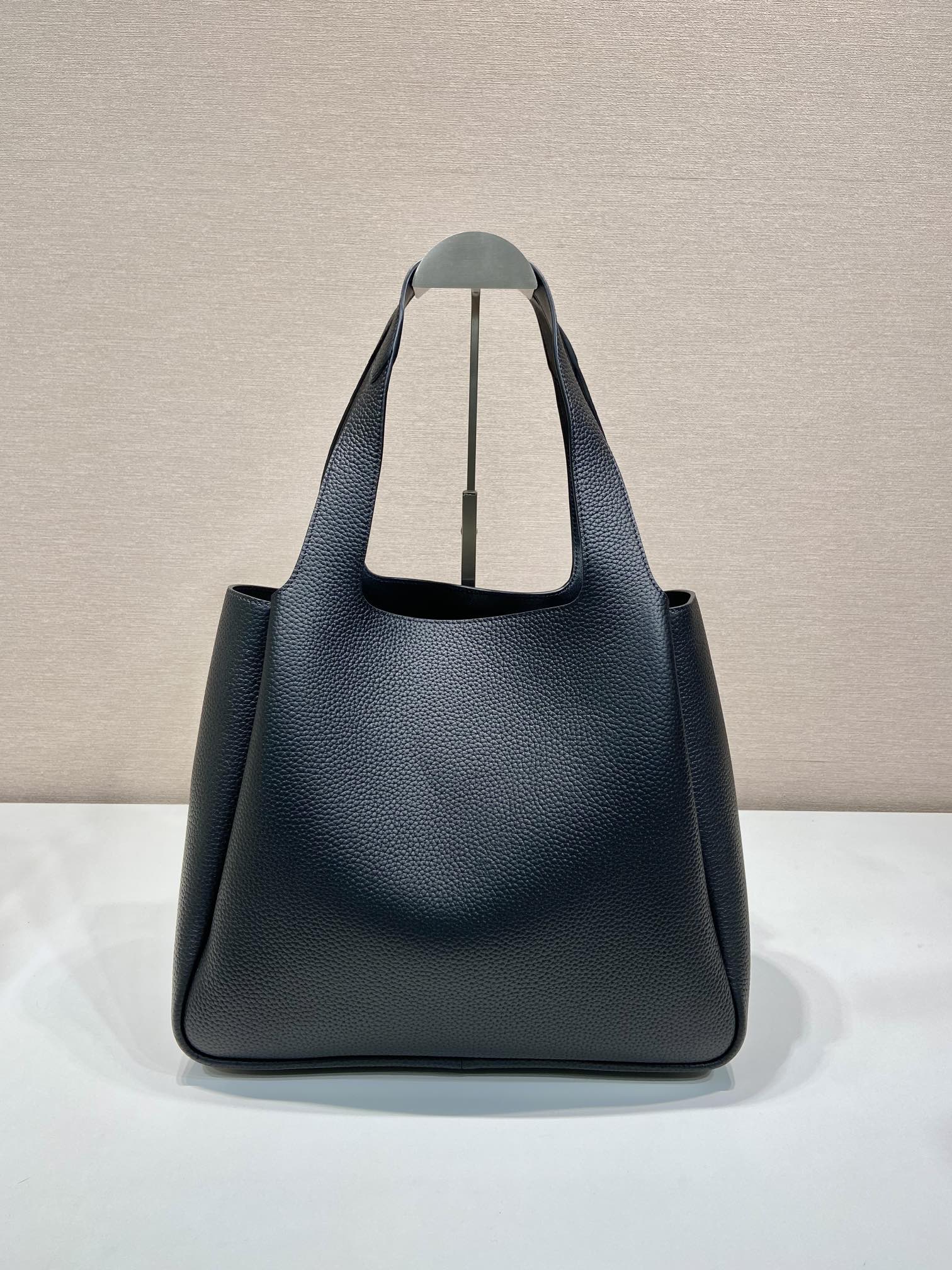 Pra*a large leather tote
