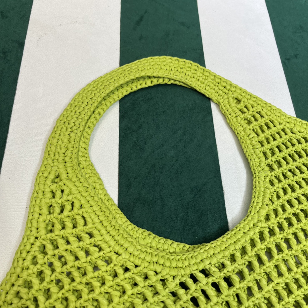 Pra*a crochet tote bag