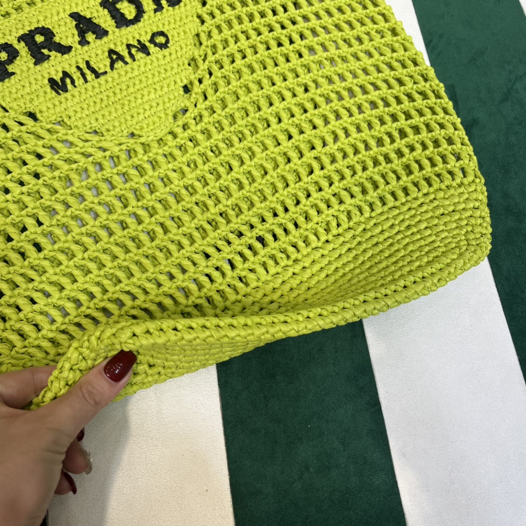 Pra*a crochet tote bag