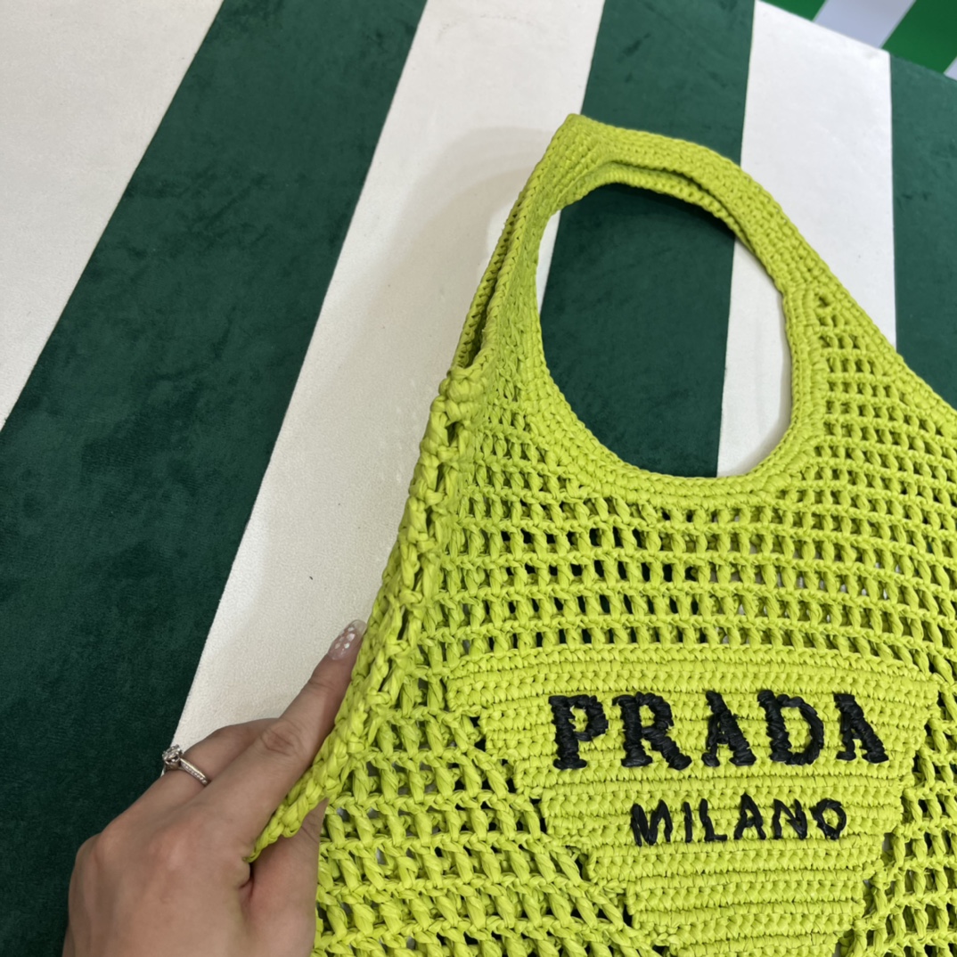 Pra*a crochet tote bag