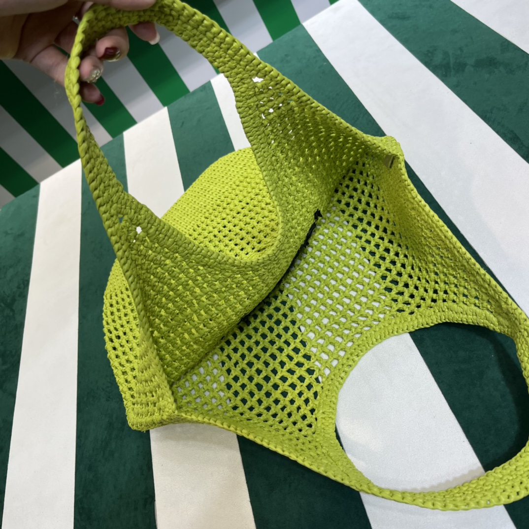 Pra*a crochet tote bag