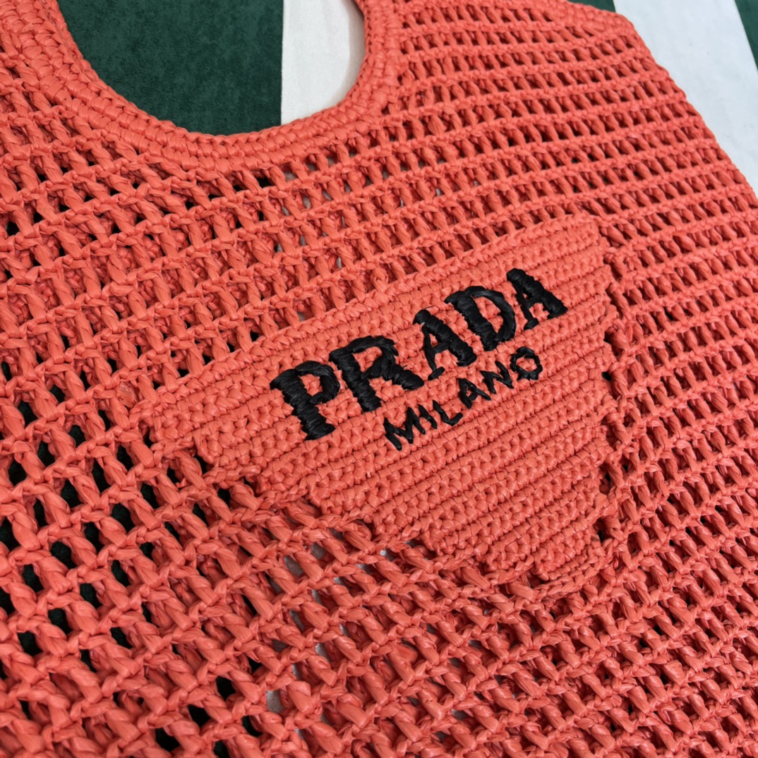 Pra*a crochet tote bag