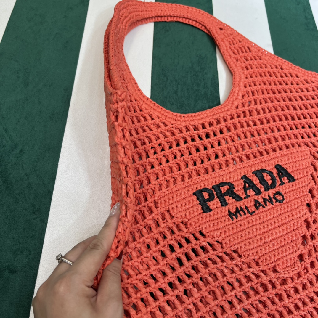Pra*a crochet tote bag