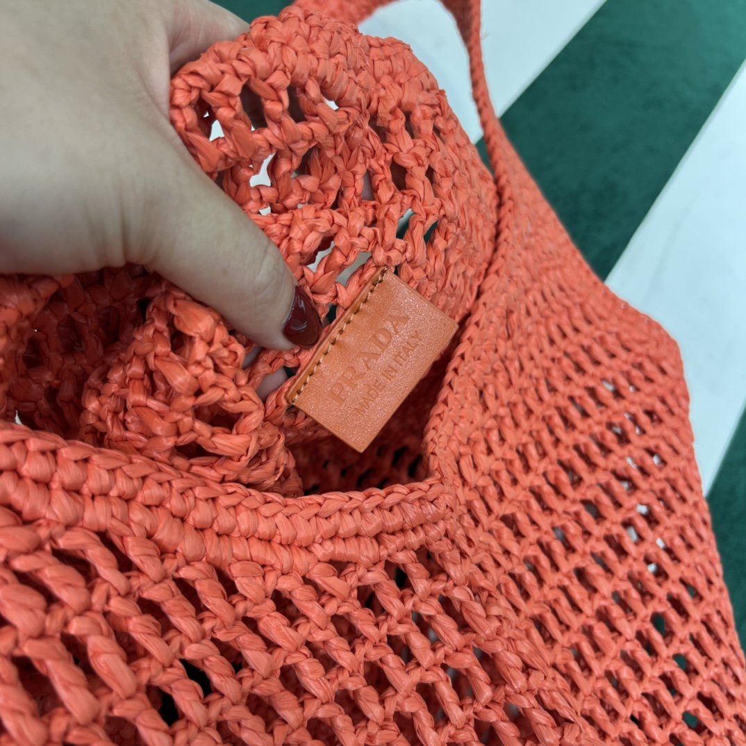 Pra*a crochet tote bag