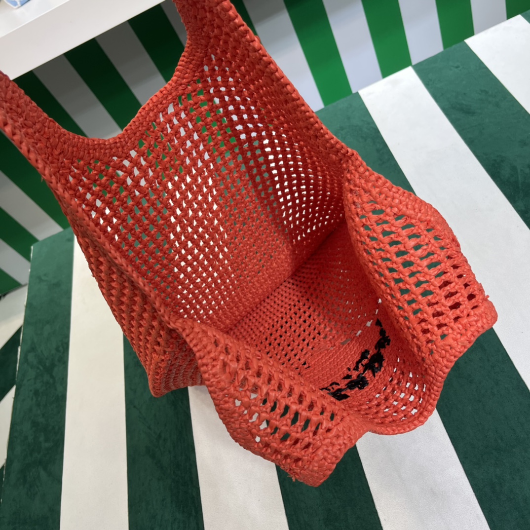 Pra*a crochet tote bag