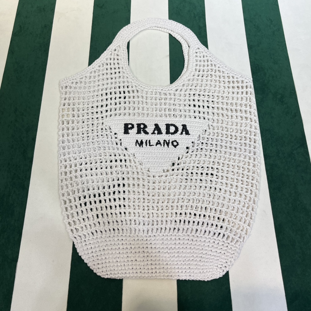 Pra*a crochet tote bag