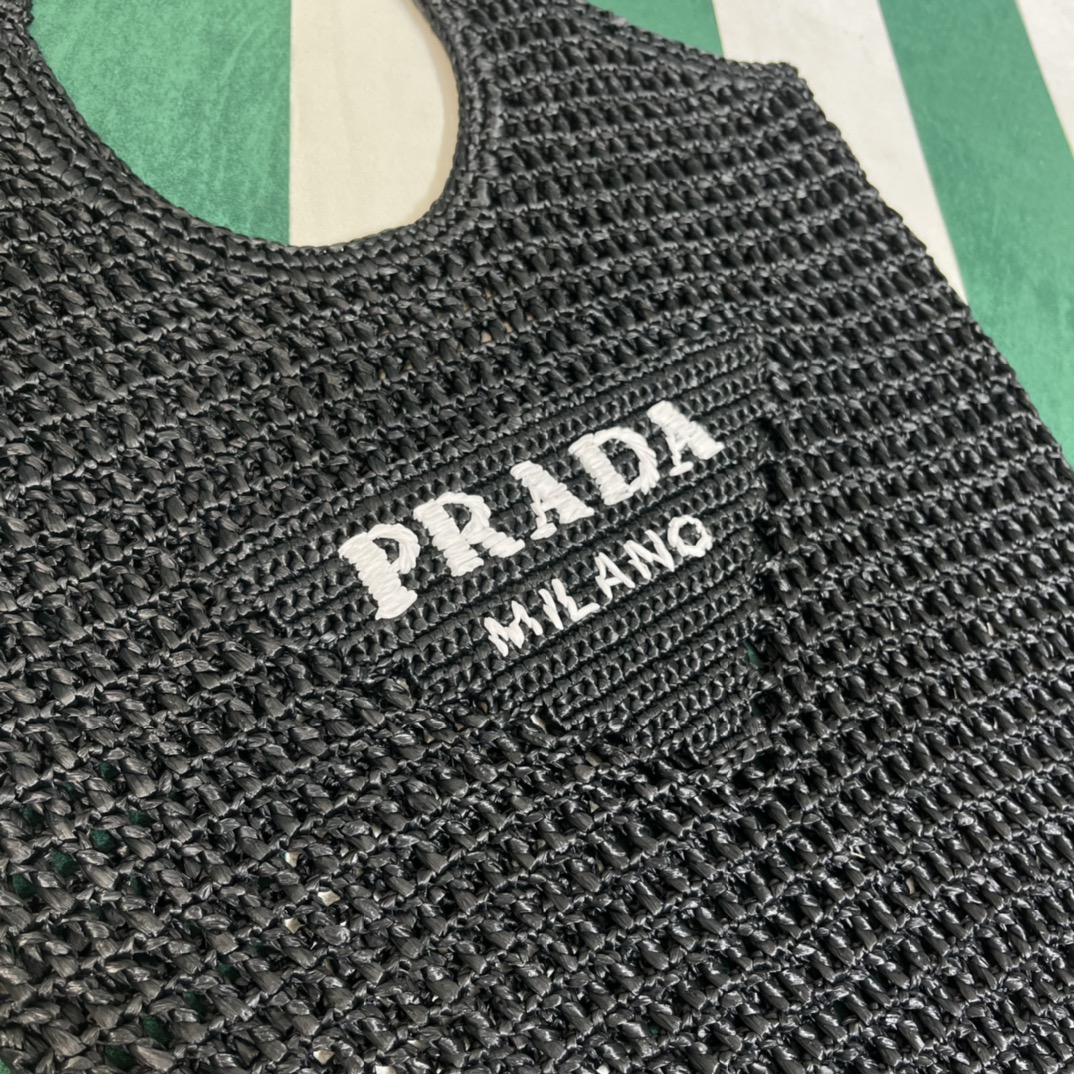 Pra*a crochet tote bag