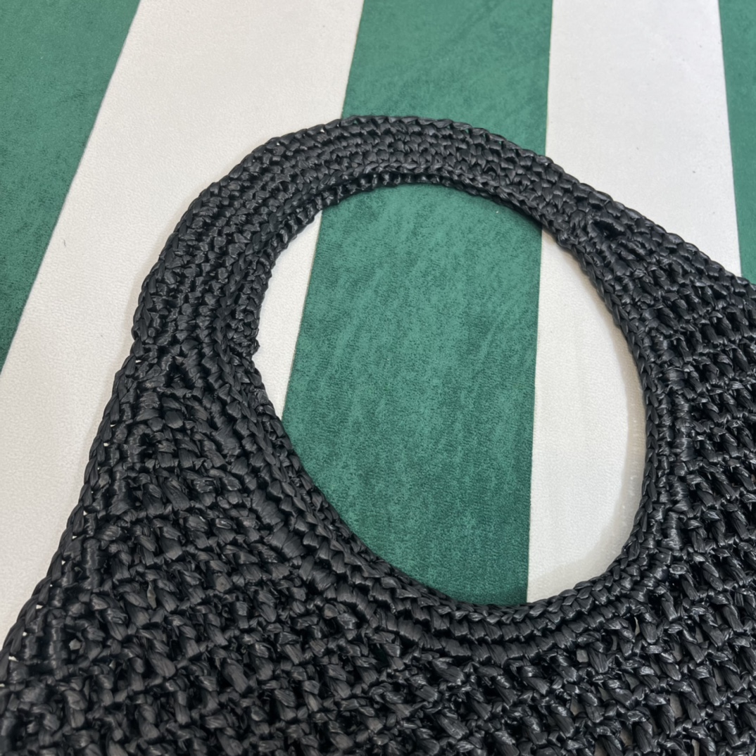 Pra*a crochet tote bag