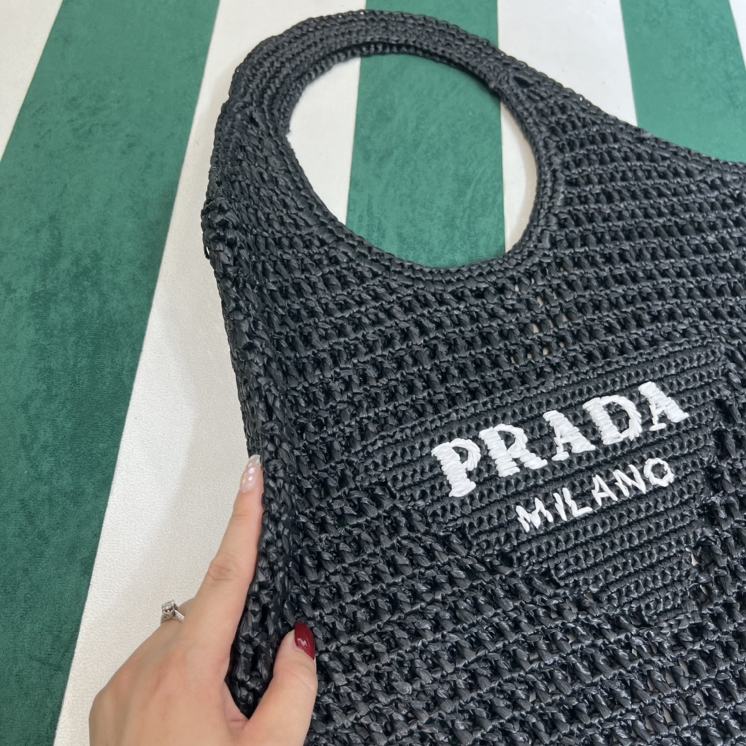 Pra*a crochet tote bag
