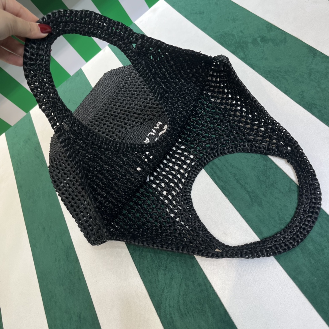 Pra*a crochet tote bag