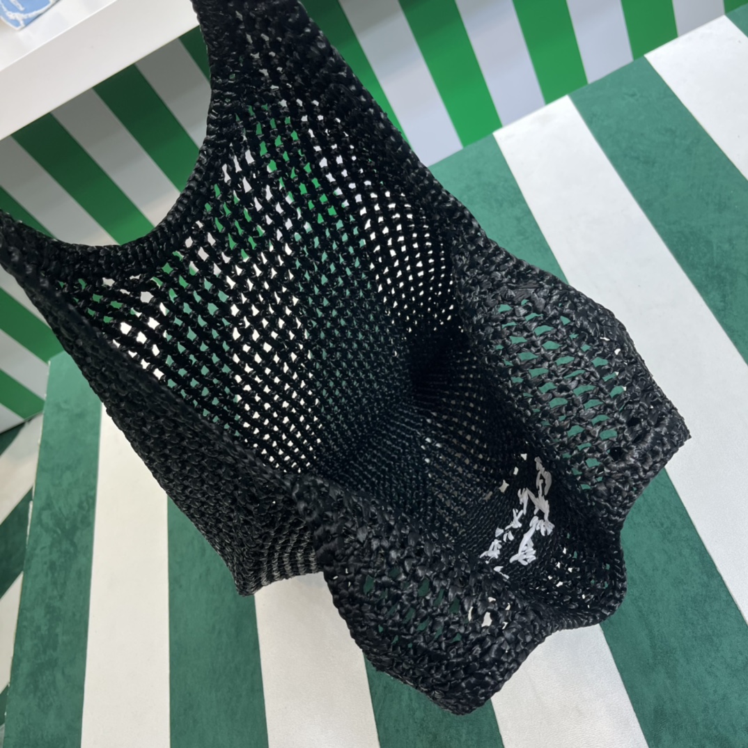 Pra*a crochet tote bag