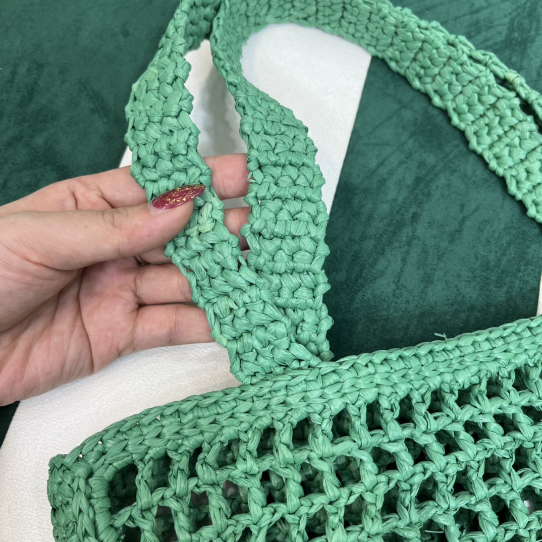 Pra*a crochet tote bag
