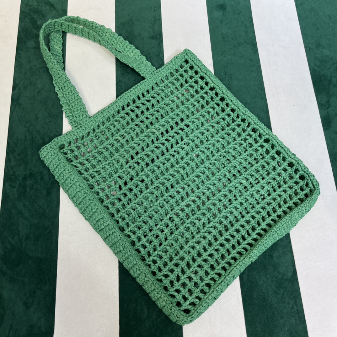 Pra*a crochet tote bag